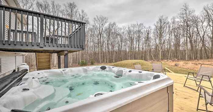 อื่นๆ Stunning Stroudsburg Home w/ Private Hot Tub!