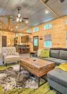 Imej utama Stylish Cabin With Fire Pit Near Beavers Bend!