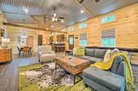 Lain-lain Stylish Cabin With Fire Pit Near Beavers Bend!