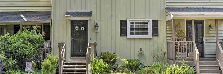 Others Tree-lined Durham Townhome: Close to Parks!