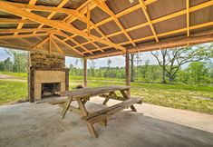 其他 3 Updated Studio Cabin in Ozark w/ Yard & Mtn View