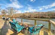 Others 3 Charming Riverfront Retreat in Monticello!