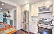 อื่นๆ 2 Cozy Charlottesville Home w/ Yard, Near Dtwn!