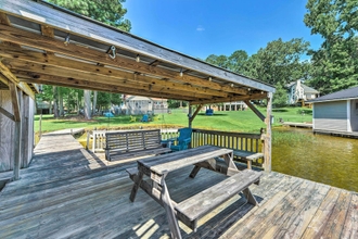 Others 4 Beautiful Lakefront Retreat w/ Dock & Grill!