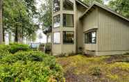 Others 6 Harstine Island Vacation Rental: Walk to Beach!