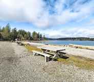 Others 5 Harstine Island Vacation Rental: Walk to Beach!