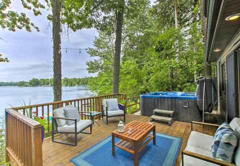 Others Lakefront Plymouth Cottage w/ Private Hot Tub