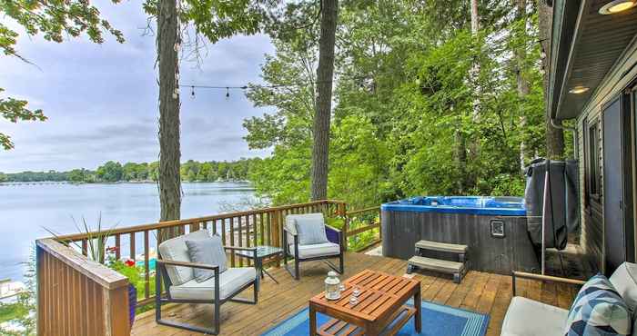 Others Lakefront Plymouth Cottage w/ Private Hot Tub