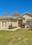 ภาพหลัก Inviting Bakersfield Home w/ Spacious Yard!