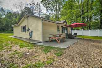 Lainnya 4 Jamestown Retreat w/ Hot Tub - Walk to Lake!