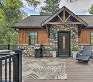 Others 2 Pet-friendly Delta Cabin w/ Private Hot Tub!