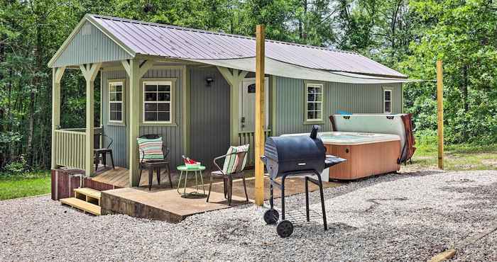 Lainnya Cozy Bismarck Studio Cabin w/ Private Hot Tub