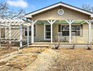 Others 2 Elk City Cabin w/ Deck & Gas Grill!