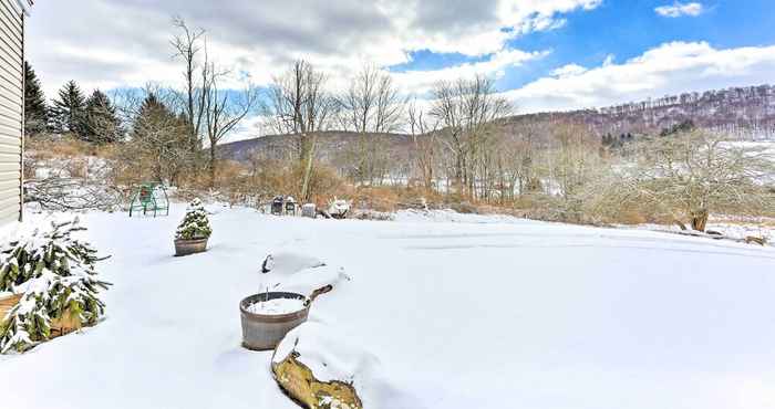 Lain-lain Mountain-view Hamden Hideaway w/ BBQ Grill!