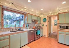 其他 3 Private Waterfront Bellingham Estate!