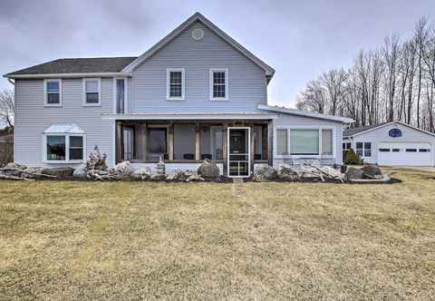 Others Spacious Sheboygan Home w/ Grill & Fire Pit!