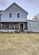 Ảnh chính Spacious Sheboygan Home w/ Grill & Fire Pit!