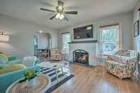 Lainnya 'the Gracie Cottage' w/ Hot Tub & Fireplace!