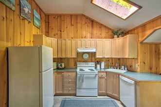 Others 4 'elk Hideaway:' Ashford Cottage w/ Hot Tub!