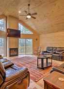 Imej utama Waterfront Davis Pond Cabin w/ Dock + Kayaks!