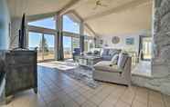 Lainnya 7 Lake Huron Home w/ Deck, Direct Beach Access!