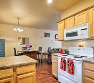 Others 2 Kanab Condo w/ Pool & AC < 1 Mi to Attractions!