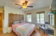 Others 4 Wills Point Vacation Rental on 10 Acres of Land!