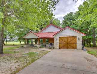 Others 2 Wills Point Vacation Rental on 10 Acres of Land!