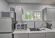 其他 5 Unique Container Studio w/ Deck & Fire Pit!