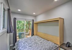 Others 3 Unique Container Studio w/ Deck & Fire Pit!