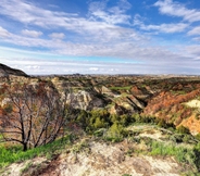 Others 2 'badlands Suite' < 1 Mi to Teddy Roosevelt Park!