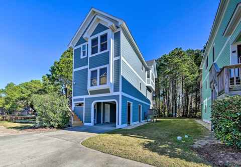 Others Coastal Home w/ Community Pool < 2 Miles to Beach!