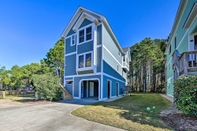 Lain-lain Coastal Home w/ Community Pool < 2 Miles to Beach!