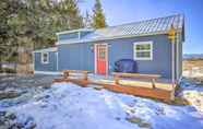 Others 2 Contemporary Cabin w/ Mountain Views & Deck