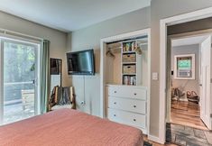 其他 6 Cozy White Lake Home w/ Patio, Deck & Grill!