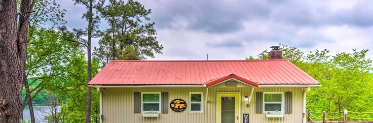 Lain-lain Cozy Kentucky Cabin w/ Sunroom, Yard & Views!