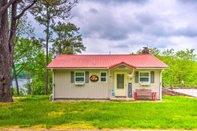 Lain-lain Cozy Kentucky Cabin w/ Sunroom, Yard & Views!