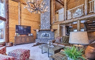 อื่นๆ 2 Delightful Cabin Vacation Rental w/ Fire Pit!