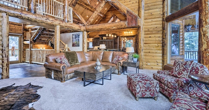 อื่นๆ Delightful Cabin Vacation Rental w/ Fire Pit!