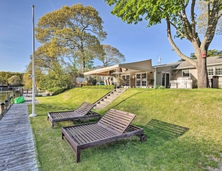 อื่นๆ 2 Luxury Hamptons Home on Canal w/ Dock & Kayaks!