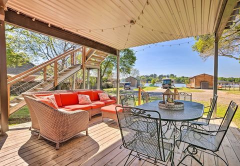 Lain-lain Dock Access + Rooftop Deck: Cabin on Lake Conroe