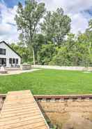 Primary image Newly Built Gilletts Lake Gem: Dock & Hot Tub