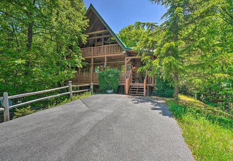 Others 'living Waters Lodge' w/ Deck & Fireplace!