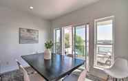 Others 7 Picturesque Moses Lake House w/ Boating Dock