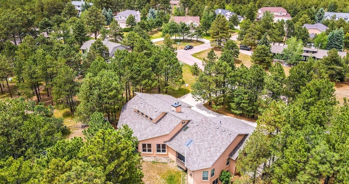 Others Serene Monument Sanctuary w/ Patio & Hot Tub!