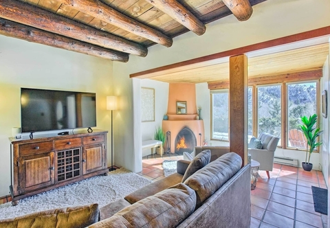 Others Pet-friendly Rental ~ 8 Mi to Taos Ski Valley