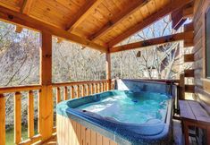 Lainnya 2 Romantic Cabin w/ Hot Tub in Pigeon Forge!