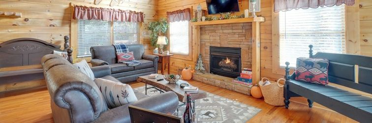 Lainnya Romantic Cabin w/ Hot Tub in Pigeon Forge!