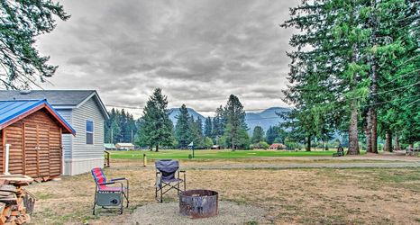 其他 2 Woodsy Packwood Haven w/ Golf Course Access!