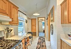 其他 5 Woodsy Packwood Haven w/ Golf Course Access!